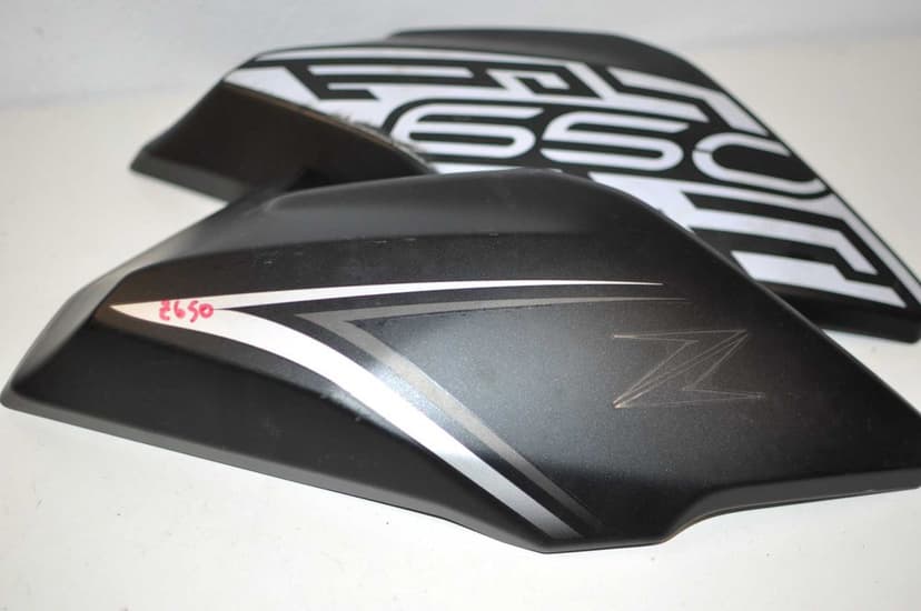 Carene rezervor  Kawasaki Z650 parbriz inalt
