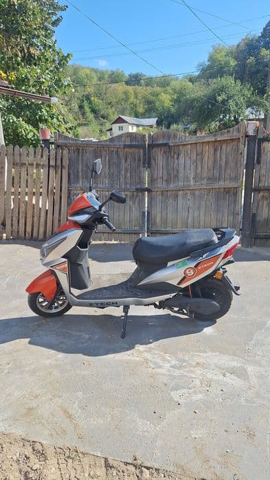 Vând scuter electric ztech