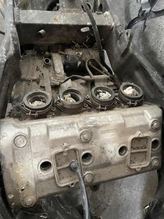 Dezmembreaza Kawasaki ZX 750 J