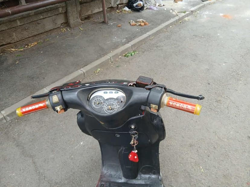 Vând scuter / sau schimb cu iPhone dela 11 în sus