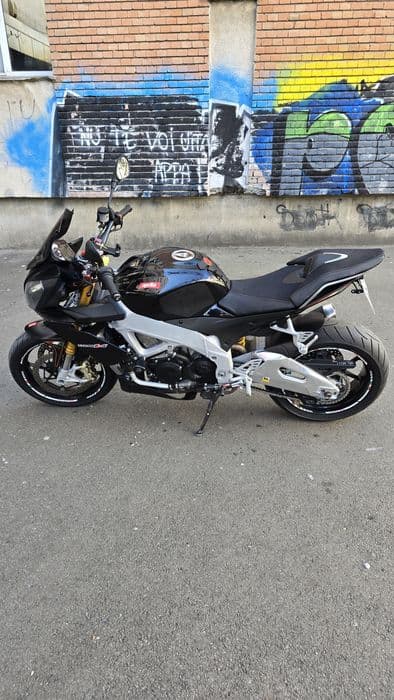 Aprilia Tuono V4 APRC