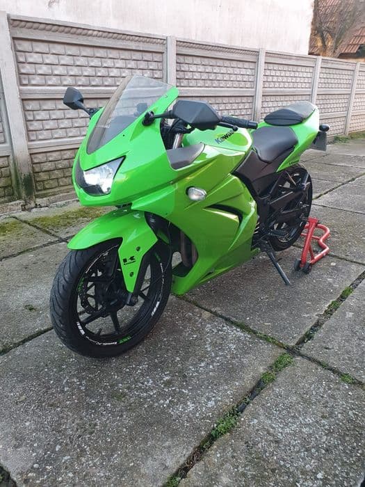 Vând Kawasaki ninja 250r