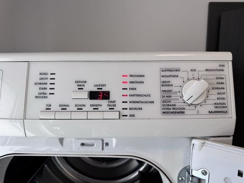 Uscator de haine AEG 5760