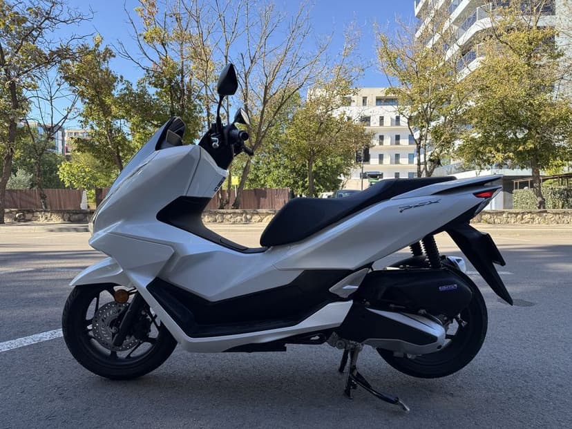 Honda  PCX  125 cm3  / AN 2025