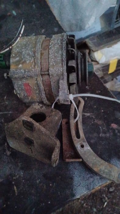 Alternator Suzuki Samurai de 55 amperi cu tot cu suport de prindere