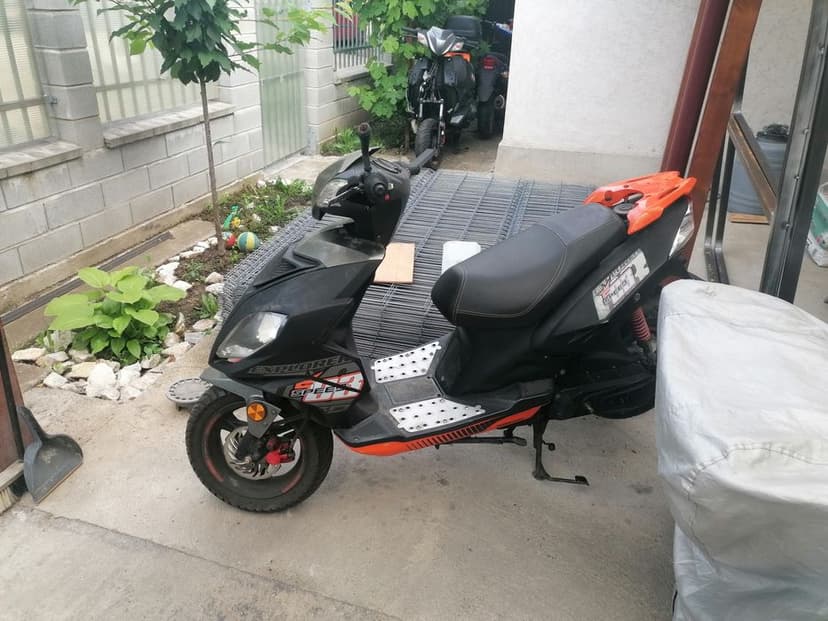 Vând  scuter Explorer, Generic, Peugeot Kisbee injecție 49cc detin CI