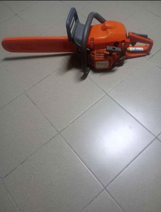 Vând Sau Schimb Drujbă Husqvarna 435 X-Torq.