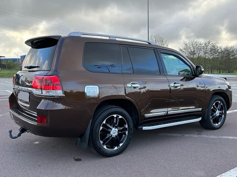 Toyota Land Cruiser j 200