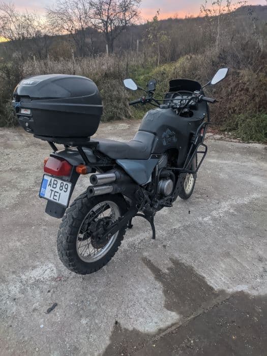 Honda Transalp xl600( Motocicleta Touring, enduro)