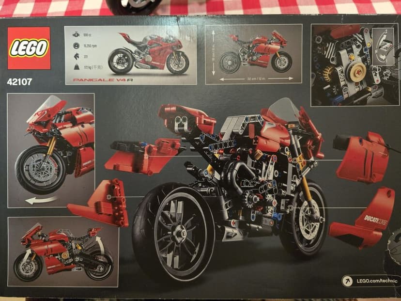Lego tehnic Ducati Panigale V4R 42107