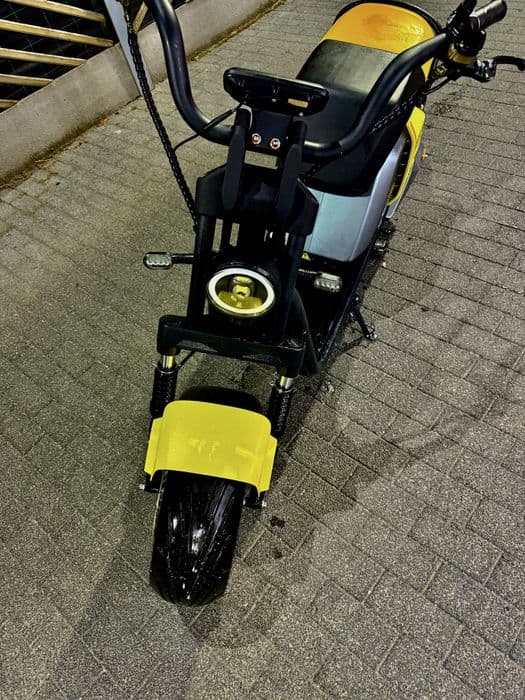 scuter electric moped