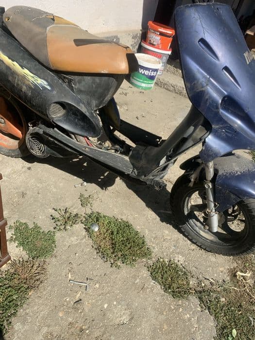 Vand yamaha aerox 100cc 2t cu carene de malaguti