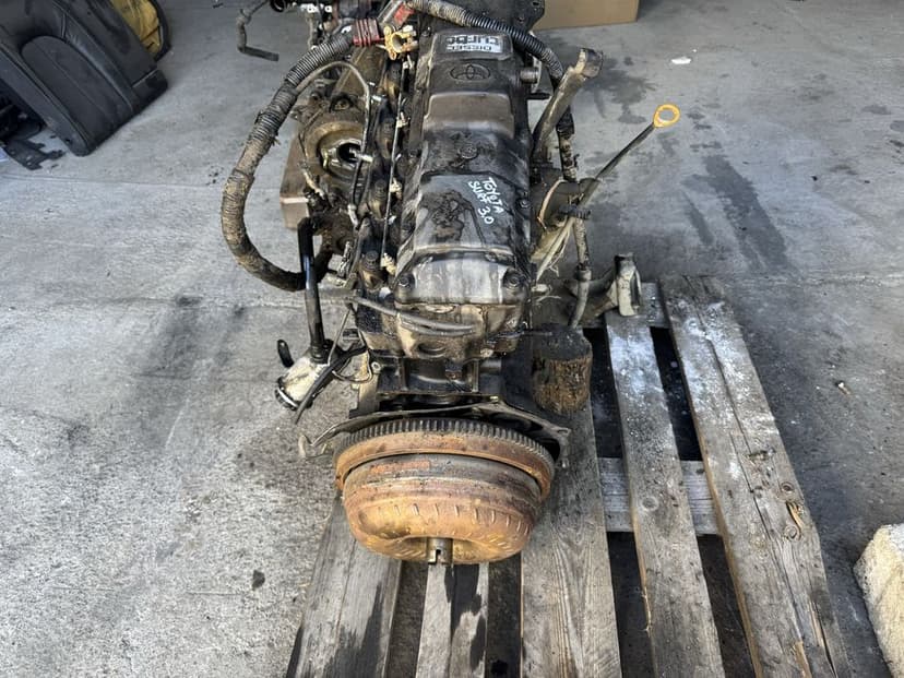 Motor toyota land cruiser hilux surf 4 runner 3.0 diesel 1KZ