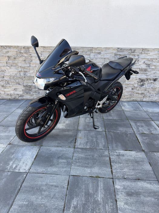 Honda Cbr 125 r/2015/A1/km 8700km/impecabila