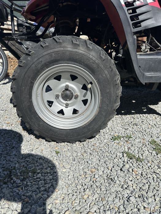 Vand pachet 2 atv linhai 300 2500 euro negociabil