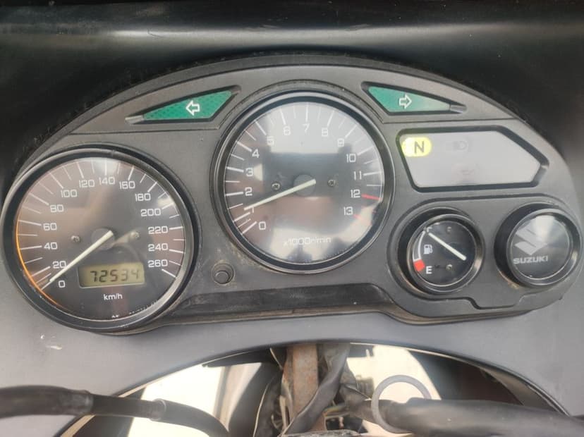 Vând/schimb Suzuki GSX 750 F