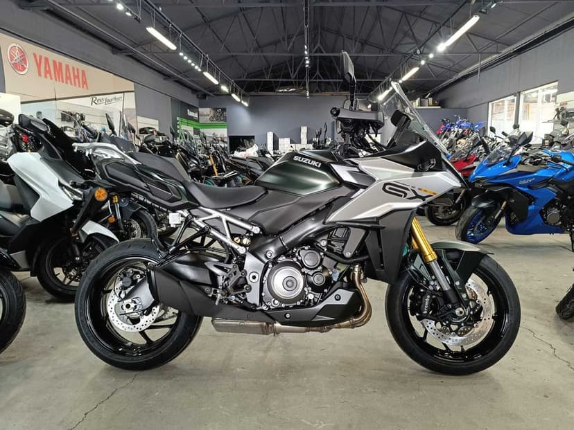 Suzuki GSX-S 1000GX M4 2024 - PROMO - Suzuki Constanta by EST BIKE