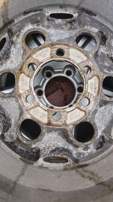 Vând 4 jante originale Toyota + 1 jantă rezervă din aliaj