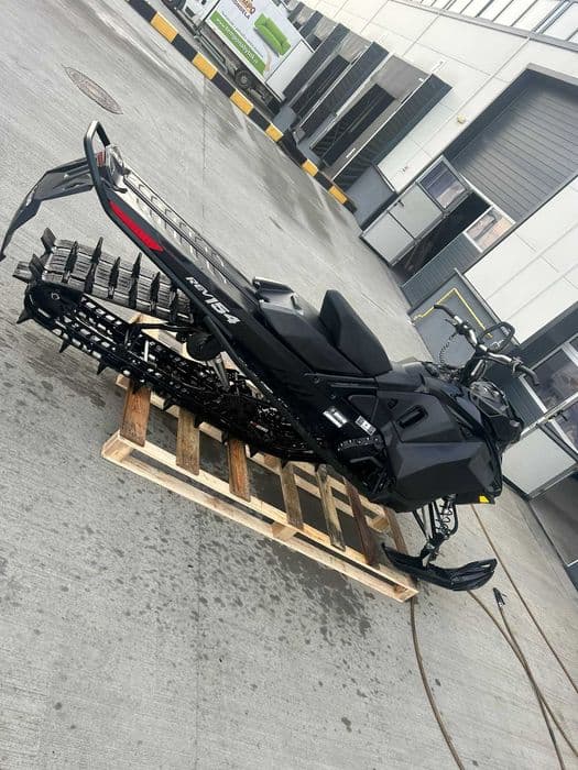 Vand snowmobil Ski-Doo Summit X 850