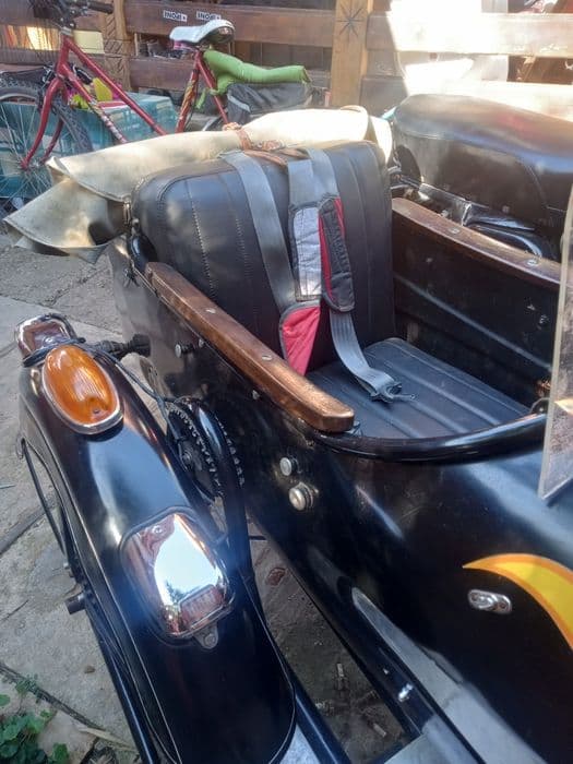 Jawa 250 din 1961 . Motocicletă cu ataș.