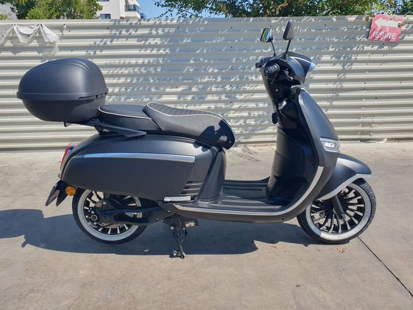 Scuter electric DEMO Tinbot F8, autonomie 120 km