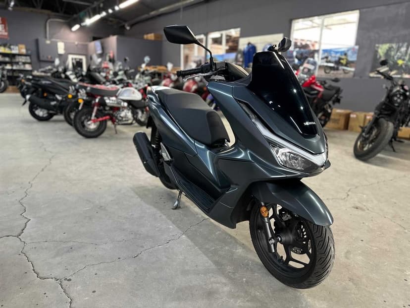 Honda PCX 125 2025 cat B 125, DEMO 1265 km - Honda Constanta