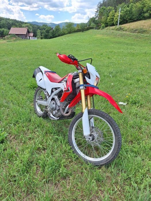 Vând Honda crf 250l înmatriculată