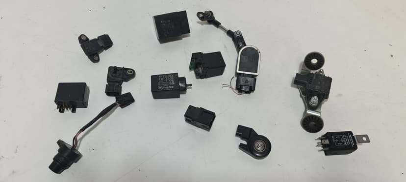 Senzor TPS Yamaha R1 R6 MT09 XSR  / releu far semnalizari pornire