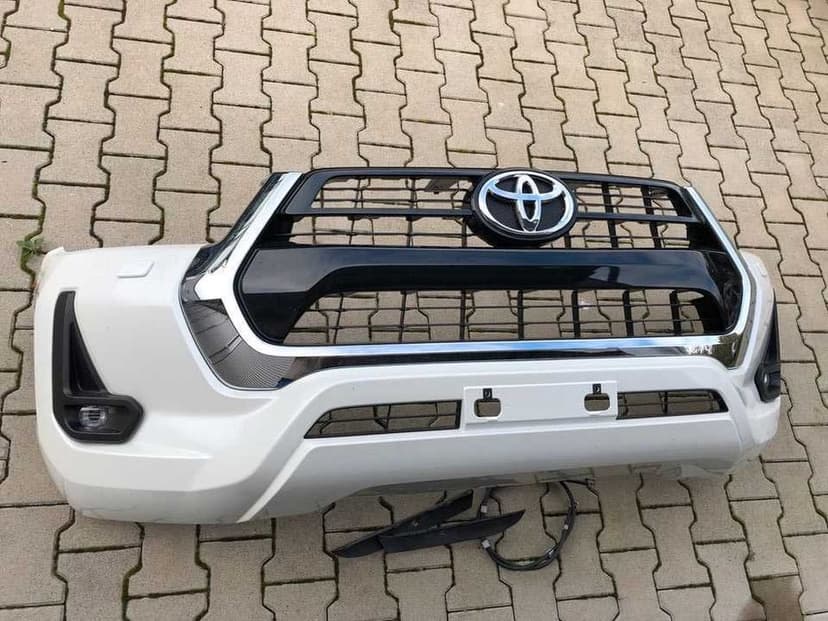 grila originala  toyota hilux 2022 -