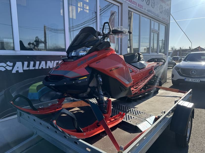 Snowmobil SKI-DOO SUMMIT X TNKN 123kw cu turbo