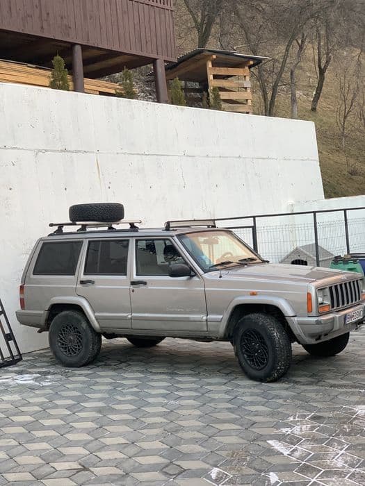 Cherokee 2.5 an 2000