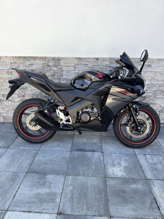 Honda Cbr 125 r/2015/A1/km 8700km/impecabila