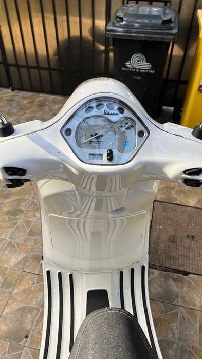 Vespa LX 125 3V i.e. 2012 Albă – 16k Înmatriculată RO, stare excelentă