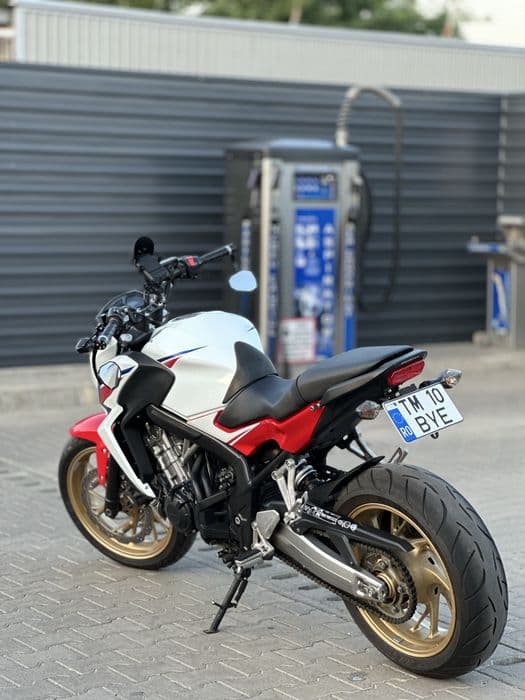 Vand Honda CB650F - pt A2 Legal - Evacuaee Shark omologata, impecabil
