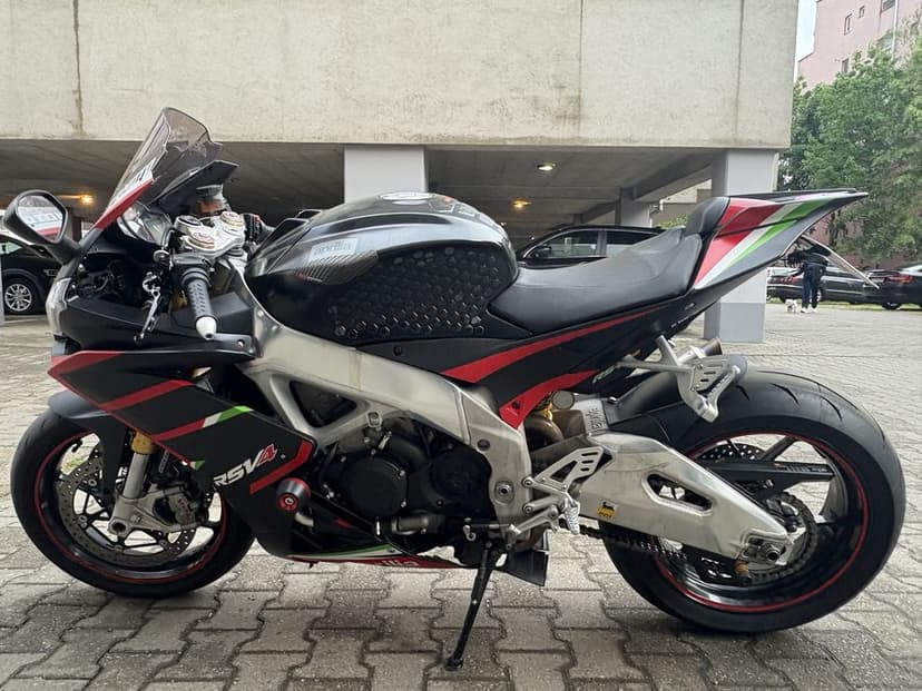 Aprilia RSV4 2014