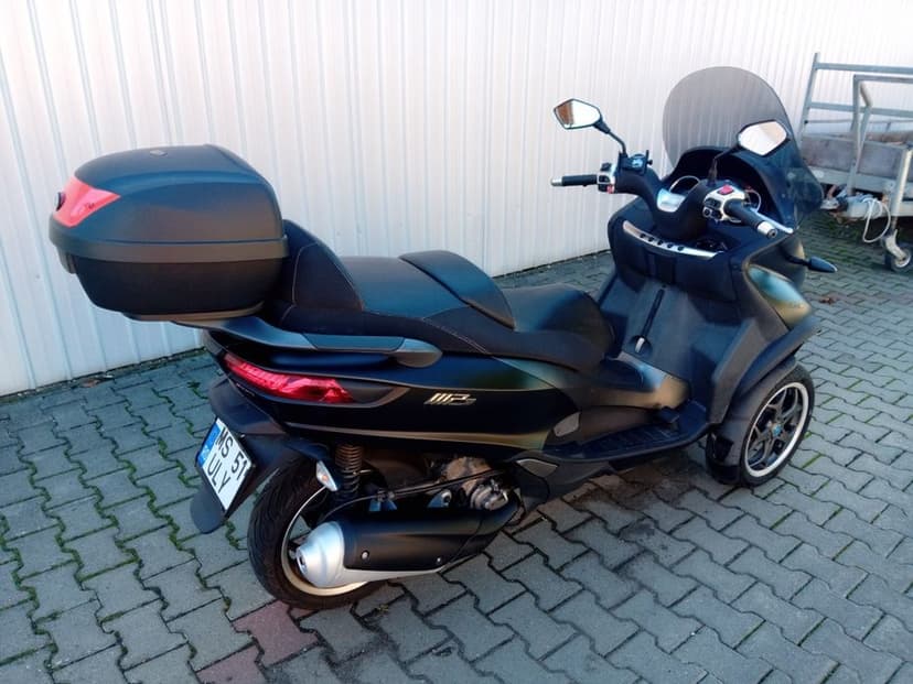 Piaggio Mp3 300 LT 2018 se conduce cu categoria B