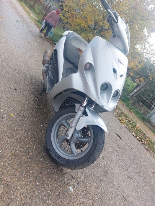 Vând scuter malaguti phanton max 125