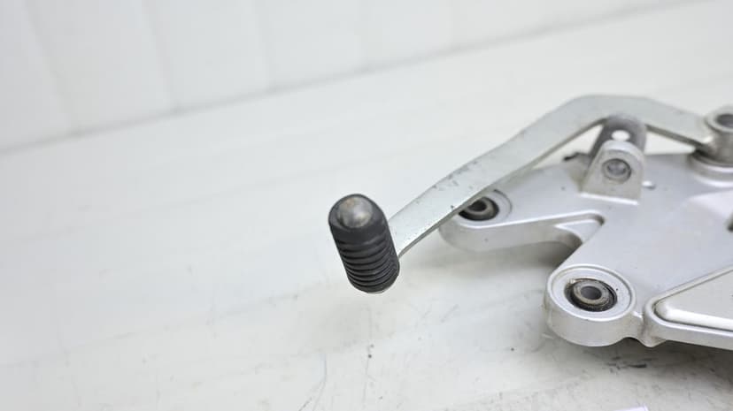 Suport Scarita Fata dreapta Cu Pedala frana Yamaha FZ6 2004 - 2009