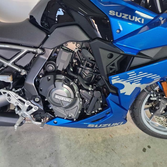 Motocicleta Suzuki GSX-8R ABS | S01555 | motomus.ro