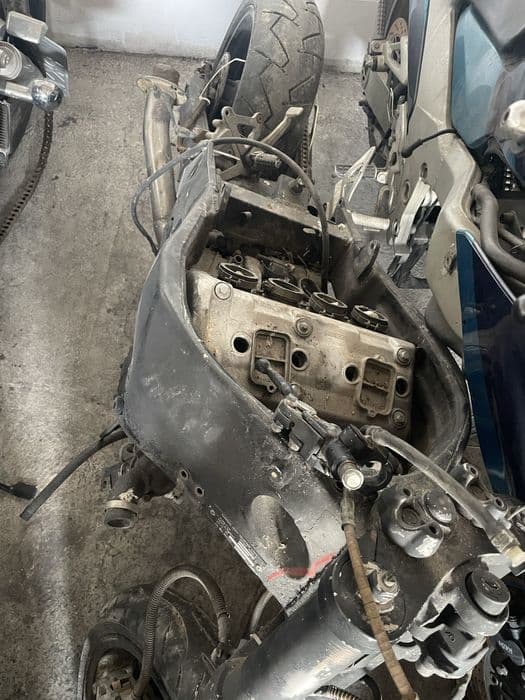 Dezmembreaza Kawasaki ZX 750 J