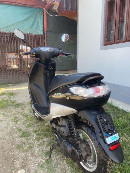 Vând scuter peugeot în stare foarte bună cu acte d
