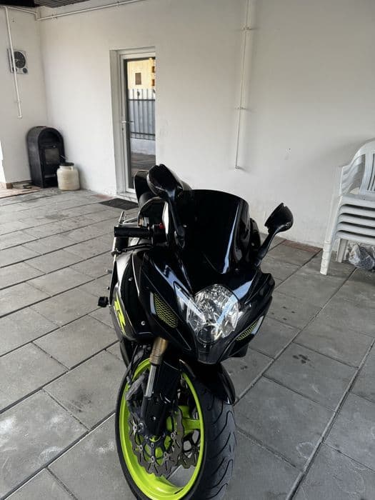 Suzuki GSXR 600 K7(nu r6, zx6r)