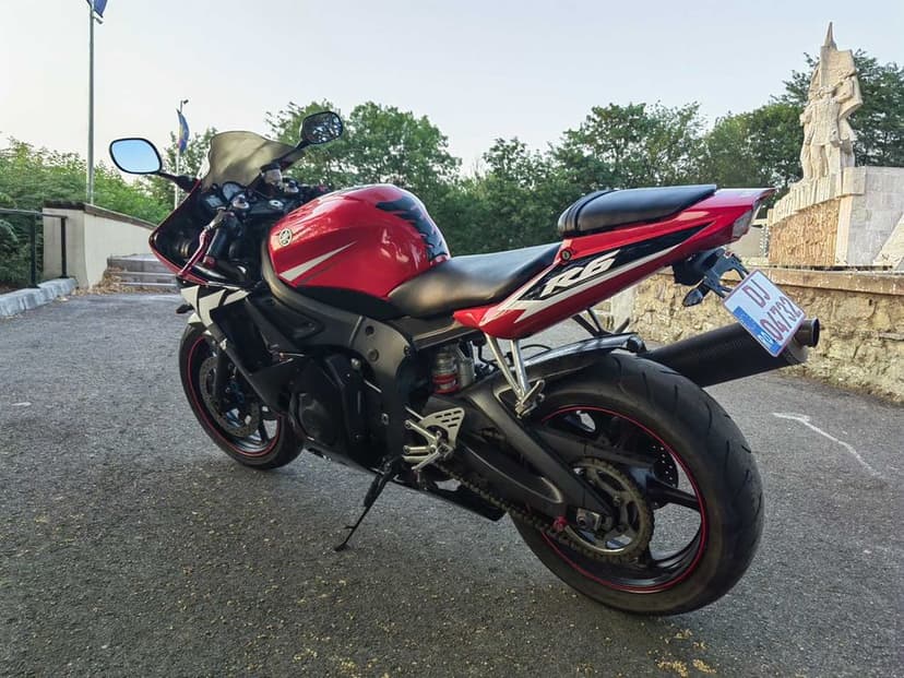 Vând sau schimb Yamaha yzf r6