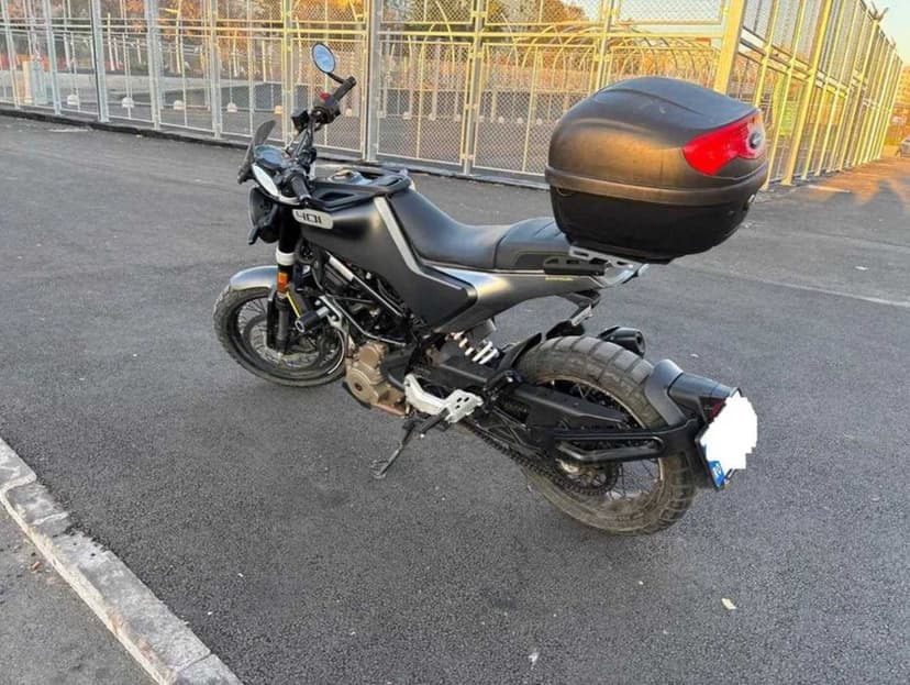 Husqvarna Svartpilen 401 pentru cat. A2