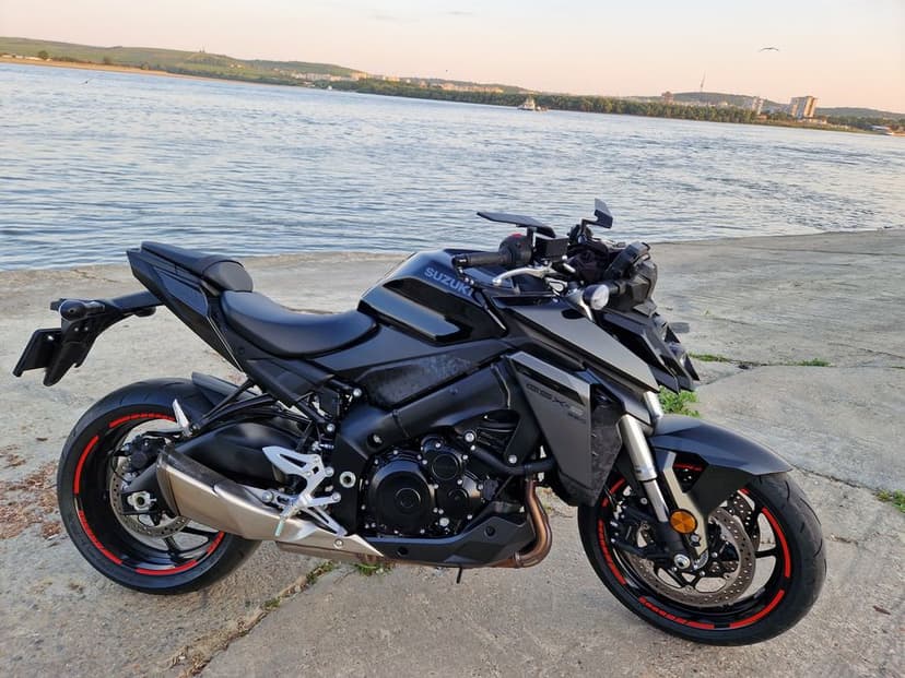 SUZUKI GSXS/M4/An fabricație /10/2024/Schimb cu super-sport