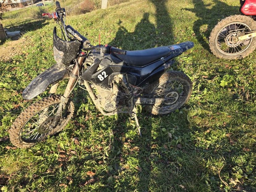 Schimb două motoare cu un atv de 250cc