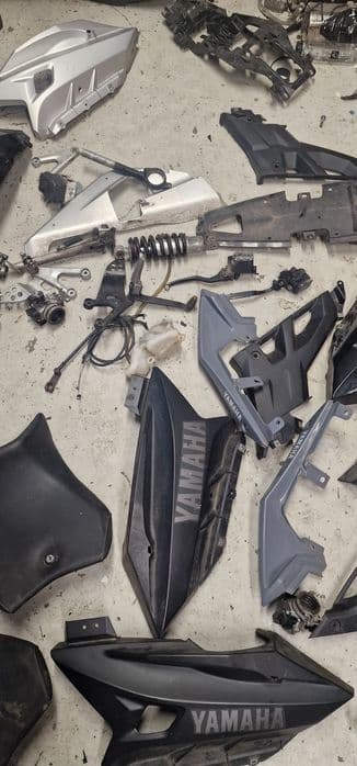 Carene YAMAHA YZF rR125  ,piese , codita , scarite  toba evacuare