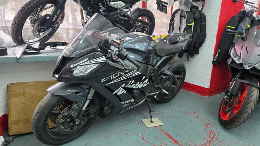 Kawasaki Ninja ZX-10R 998 cmc, 2015, înmatriculată RO, gri – 8.900 €