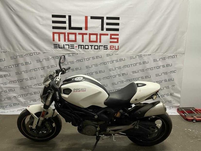 Ducati Monster 2011 - numai 9.900 km - import Canada