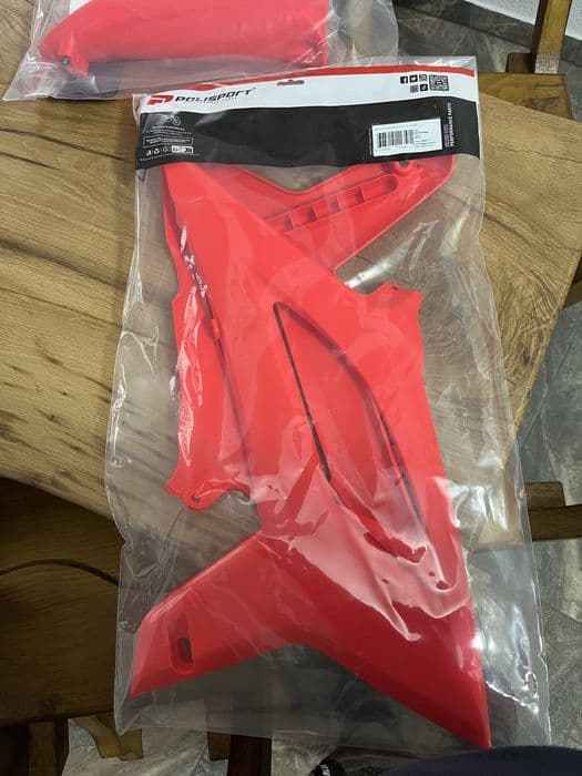 Vând carene BETA RR POLISPORT noi, sigilate